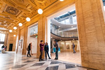 BRINGING THE SUN TO PNCA: At Portland’s Pacific Northwest College of Art, skylights interplay with amber lighting to maintain the sense of natural lighting throughout the facility. Image courtesy of Mario Gallucci.